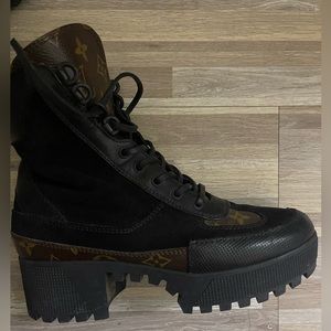 Laureate platform desert boot